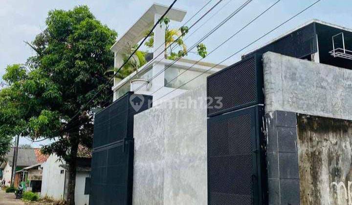 Rumah Non Cluster Dengan Kolam Renang di BSD Dekat Akses Tol 2