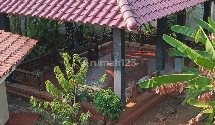 Rumah Dengan Halaman Luas Cocok Untuk Tempat Usaha di Bintaro 1