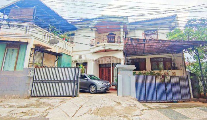 RUMAH VINTAGE 3 LANTAI SIAP HUNI DI GANDARIA JAKARTA SELATAN 1