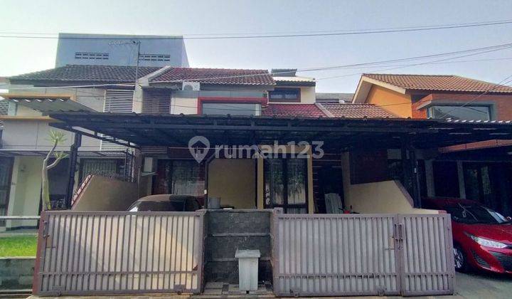 RUMAH 2 ½ LANTAI SIAP HUNI DALAM CLUSTER DI GRAHA RAYA DEKAT TOL 1