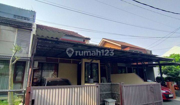 RUMAH 2 ½ LANTAI SIAP HUNI DALAM CLUSTER DI GRAHA RAYA DEKAT TOL 2