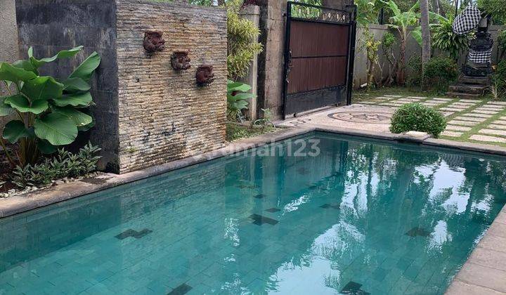 RUMAH FURNISHED HADAP TIMUR DI BULELENG BALI DEKAT PANTAI LOVINA