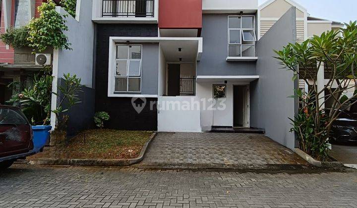 Rumah Dengan Halaman Belakang Dekat Emerald Residence Di Pd. Aren 1