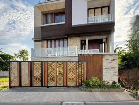 Rumah 4 Lantai Hadap Timur Modern Classic Design Di Jagakarsa 1