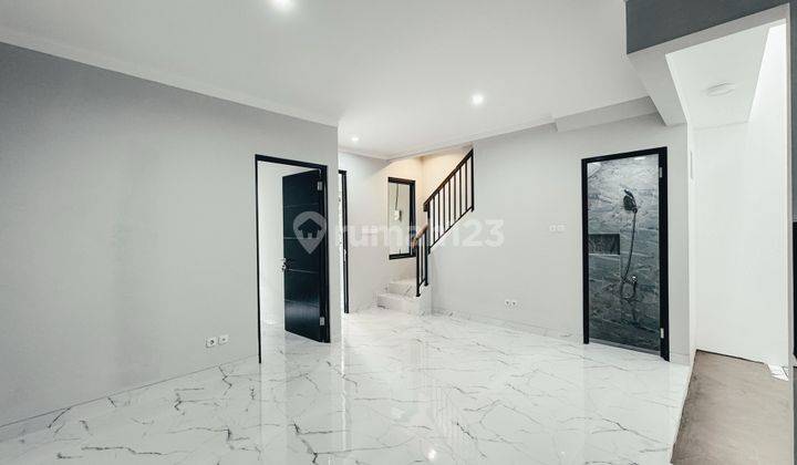 Rumah Baru Cantik Siap Huni Dalam Cluster One Gate Di Graha Raya 2
