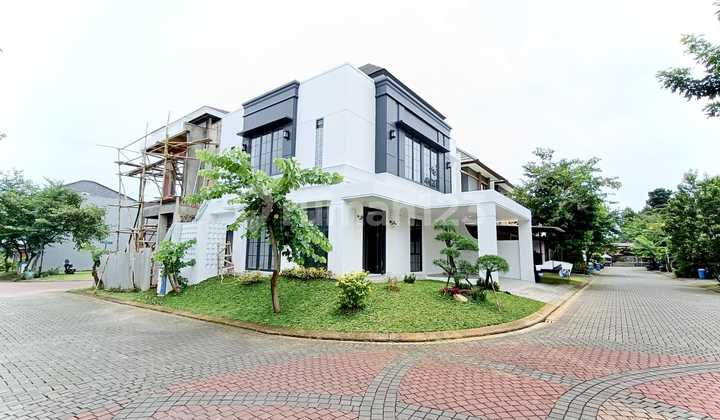 Corner House at Nusa Loka BSD City, 2 Floors Near Club House 2