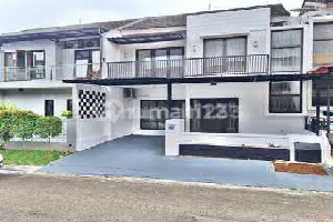 Rumah 2 Lantai Dengan Balkon Sudah Renovasi Siap Huni Di Sektor 9