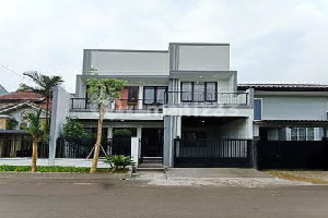 Rumah Baru 2.5 Lantai Ada Balkon Dan Taman Depan Di Graha Raya Rumah Baru 2.5 Lantai Ada Balkon Dan Taman Depan Di Graha Raya