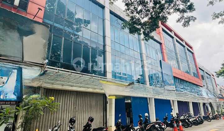 Ruko 3 Lt Aktif Lokasi Strategis di Jalan Utama Boulevard Bintaro 2