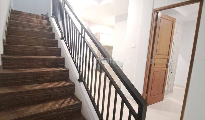 Rumah Minimalis Semi Furnished Ada Balkon Di  Area Bintaro 2