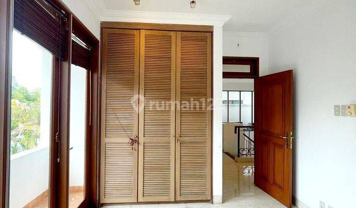 Rumah Semi Furnished Dalam Cluster Dengan Private Pool Di Kemang 2