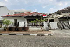 Rumah 1.5 Lantai Ada Teras Belakang Dalam Cluster Elite di Cinere