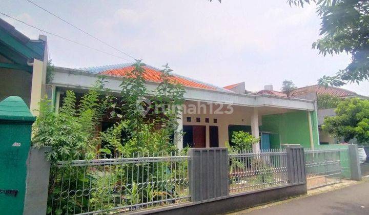 Rumah Dengan Halaman Belakang Luas Siap Huni Di Kramat Jati 2