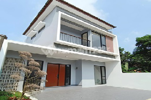 Rumah 2 Lantai Renovated Dalam Cluster di Graha Raya Dekat BSD Rumah 2 Lantai Renovated Dalam Cluster di Graha Raya Dekat BSD