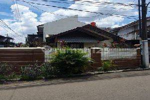 Rumah Hoek Di Kompleks Dpr Pondok Ranji Tangerang Selatan 1