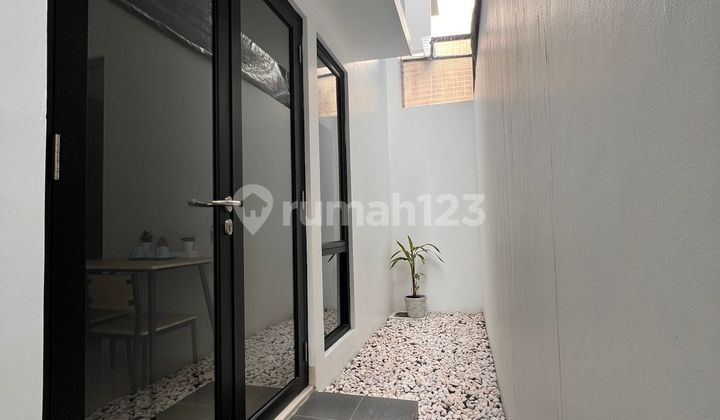 Rumah Modern Minimalis Dalam Cluster One Gate Di Serpong