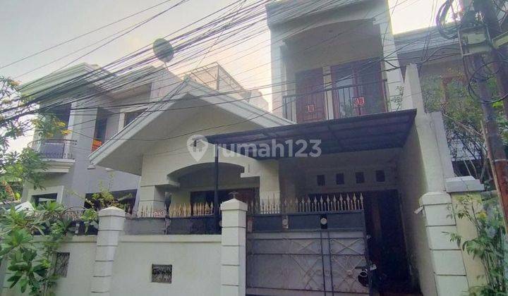 Rumah Hadap Timur Ada Taman Dalam Komplek Di Bendungan Hilir 1