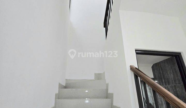 Rumah 2 Lantai Bagus Siap Huni Dalam Cluster Di Graha Raya 2