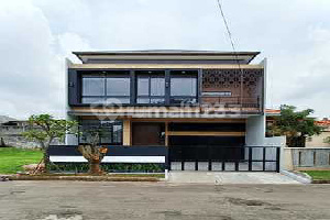 Rumah Tropical Design dengan Kolam Renang di Sektor 9 Bintaro