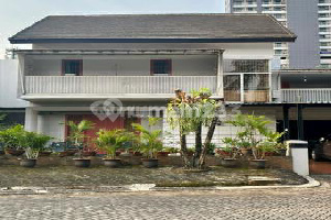 Rumah 2 Lt Semi Furnished Siap Huni Dalam Cluster Di Sektor 9