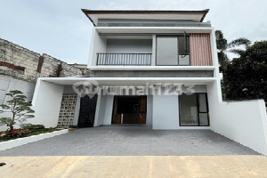 Rumah Hadap Timur Dalam Cluster di Graha Raya Dekat Fasum