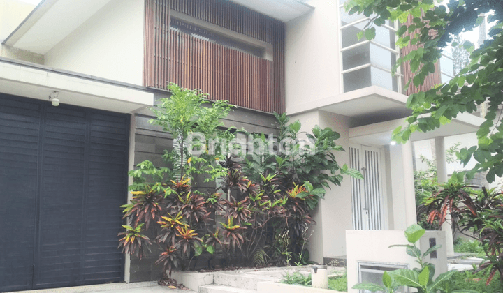 Rumah Cantik Megah Furnished di Kawasan Exclusive Riverside Malang 2