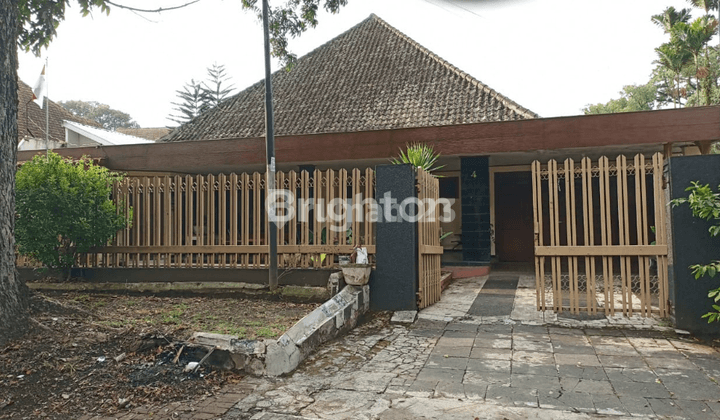 Rumah Luas Aesthetic Klasik Kawasan Ijen Malang 1