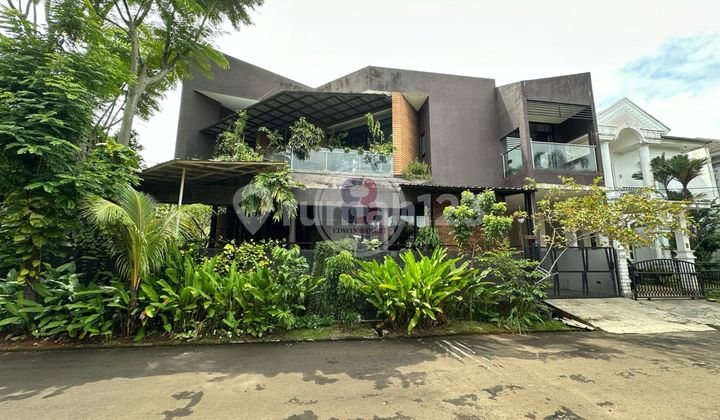 Rumah Bergaya Minimalis Tropis Industrial di Bintaro Jaya Sektor 9