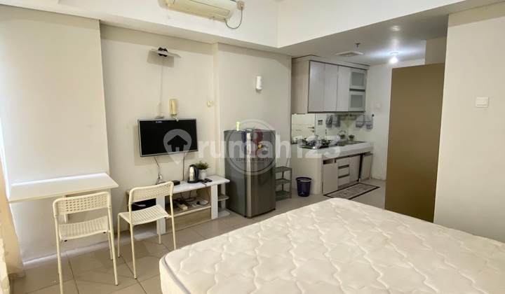 Studio Type Apartment with Swimming Pool View in Bintaro Jaya 3 Studio Type Apartment with Swimming Pool View in Bintaro Jaya 3