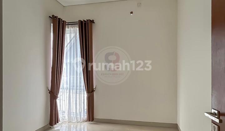 Rumah Rapi Terawat dengan Halaman Luas di Area Bintaro Sektor 3 2