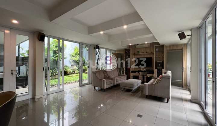 Rumah dengan Banyak Ruangan di Bintaro Sektor 3 Siap Huni SHM 2