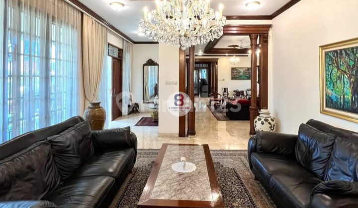 Rumah dengan Halaman Luas Semi Furnished di Cinere Jakarta Selatan 2