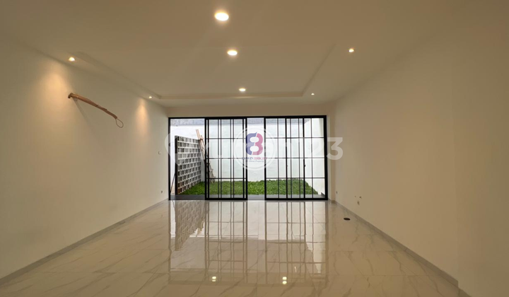 Best Value in Sector 9! American Classic House in Front of SHM Park