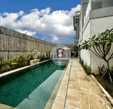 Rumah Cantik Dengan Swimming Pool di Kebayoran Residences Bintaro 1