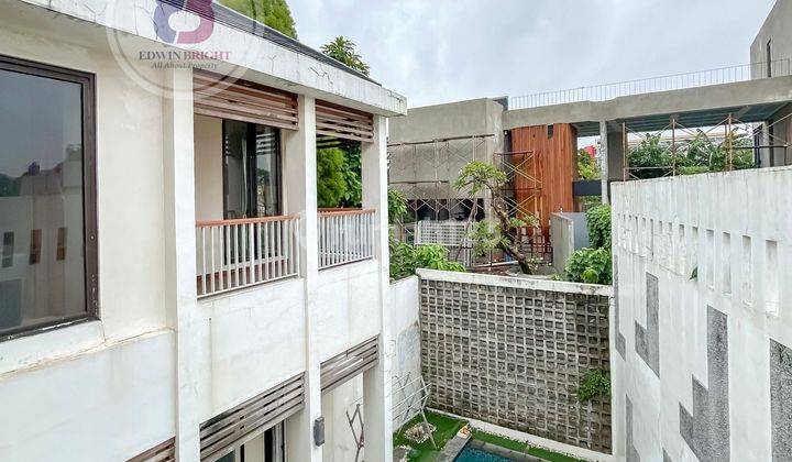 Rumah Cantik Elegan Dengan Swimming Pool Di Kebayoran Bintaro 1