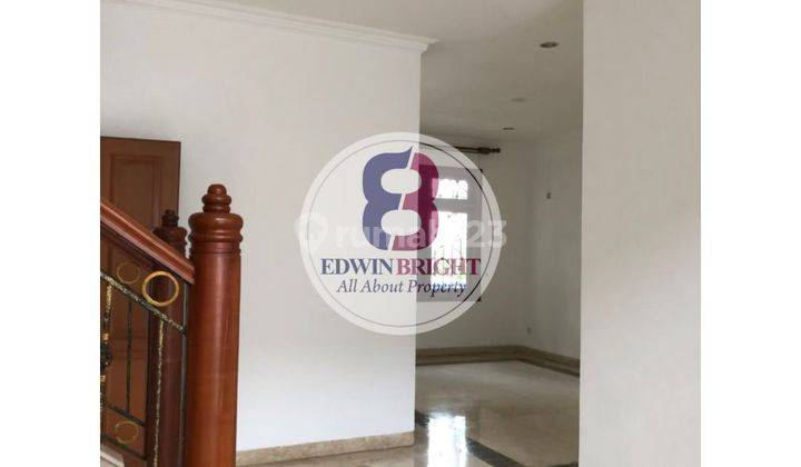 Rumah Klasik Halaman Luas di Area Bintaro Sektor 9 2