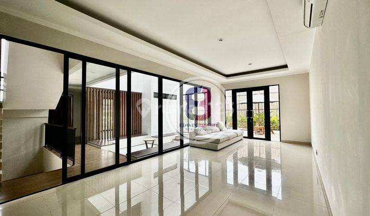 Rumah Cantik Dengan Swimming Pool di Kebayoran Residences Bintaro 2