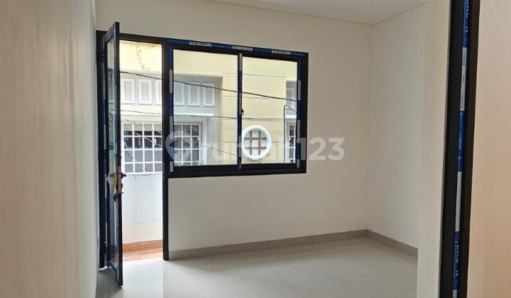 Rumah Baru di Tanjung Duren, 3 Lantai, SHM, Dekat Mal Ciputra, Central Park 2