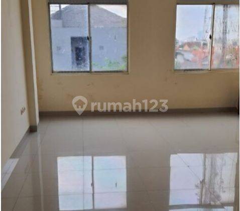 Disewa Ruko Crown Green Lake City 3,5 Lantai, Bagus Rapi 1