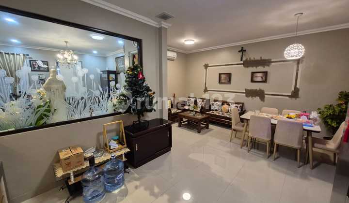 Residence One House, 2.5 Floors, Semi Furnished, Near Toll Road Access 2