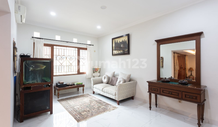  Rumah Bagus di Kebayoran Baru, Jakarta Selatan, Luas 690 m2, Kolam Renang, Taman, Dekat Pondok Indah Mal