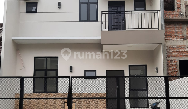 Rumah Baru Metland Puri, 2 Lantai, SHM, Dekat Tol Jakarta Tangerang 2
