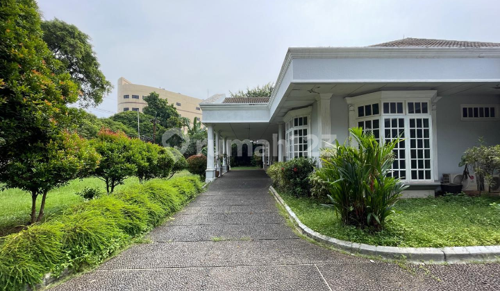 Rumah Sultan Mewah di Jakarta Selatan, Luas 2337 M2, Kolam Renang, Dekat Tol Jorr 2