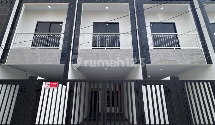 Rumah Baru Tanjung Duren, 3 Lantai Full, Row Jalan Lebar, Garasi 3 Mobil, Dekat Mal Ciputra