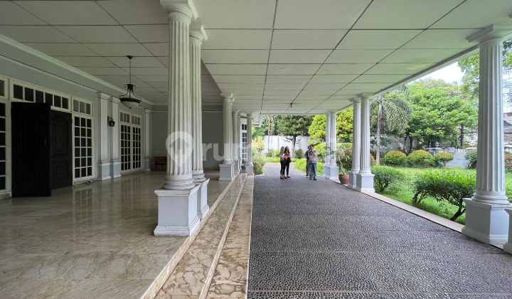 Rumah Sultan Mewah di Jakarta Selatan, Luas 2337 M2, Kolam Renang, Dekat Tol Jorr