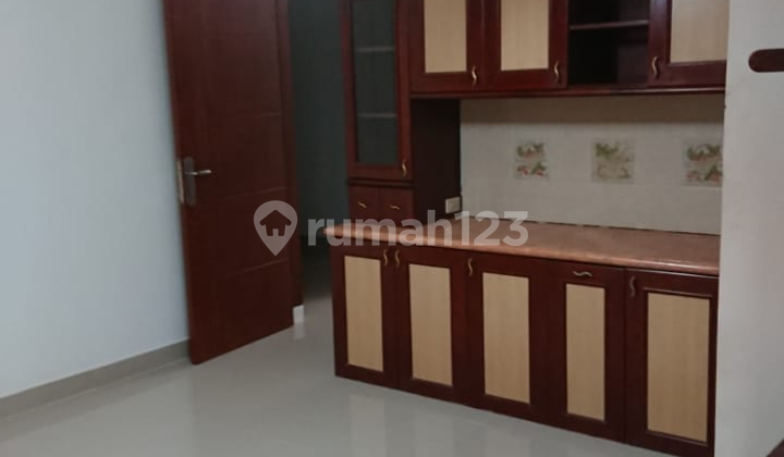 For Rent: Metro Permata House, Size 8x18, Boulevard, Semi Furnished, Near Karang Tengah Toll Road.