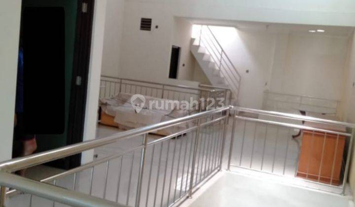 Rumah Bagus 2 Lantai Startegis Siap Huni di Tengah Kota 2