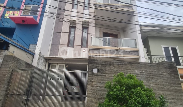 Rumah Bagus 3 Lantai