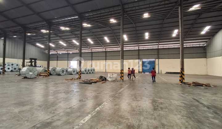 Gudang Siap Pakai Di Kawasan Pergudangan Komatsu, Jala Raya Cilincing Jakarta Utara.