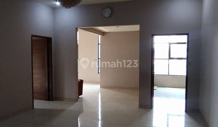 Rumah di Metland menteng 3 Lantai SHM utk Kost 2